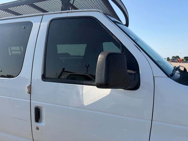 2013-ford-e350-image-44