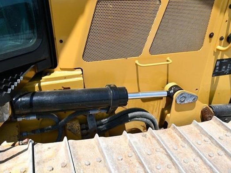 2020-caterpillar-d3k2-xl-image-36