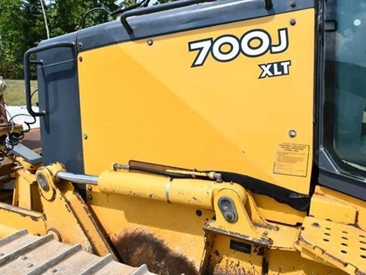 2008-deere-700j-xlt-image-19