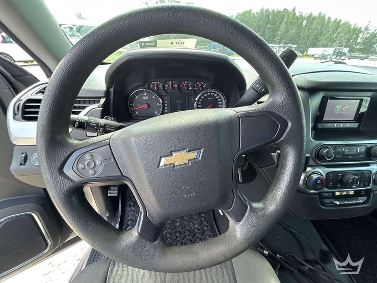 2015-chevrolet-tahoe-image-12