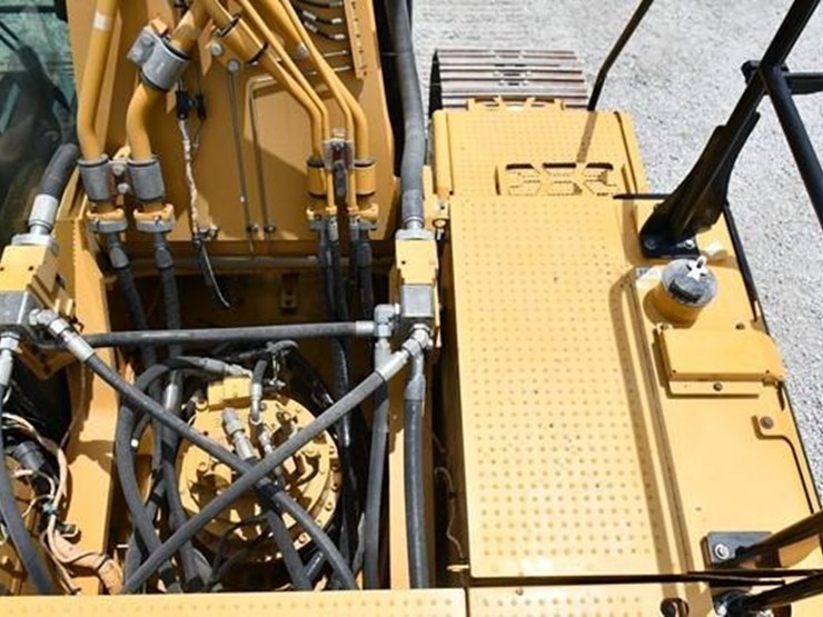 2019-caterpillar-336-image-36