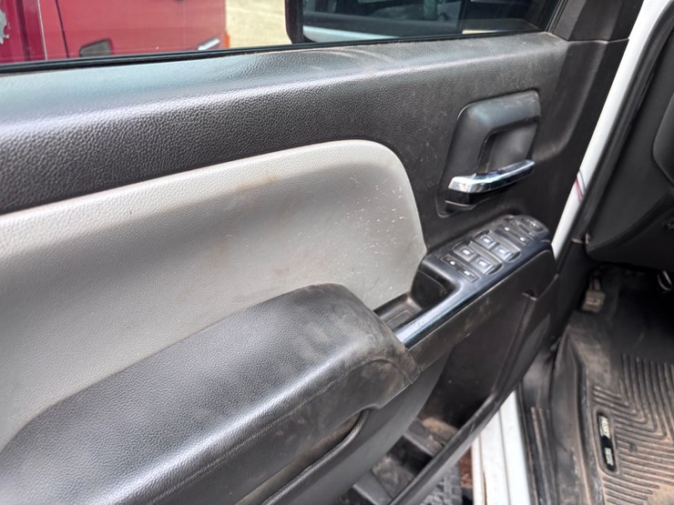 2018-chevrolet-silverado-2500-image-10