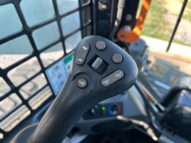 2023-bobcat-s650v2-skid-steer-loader-image-29