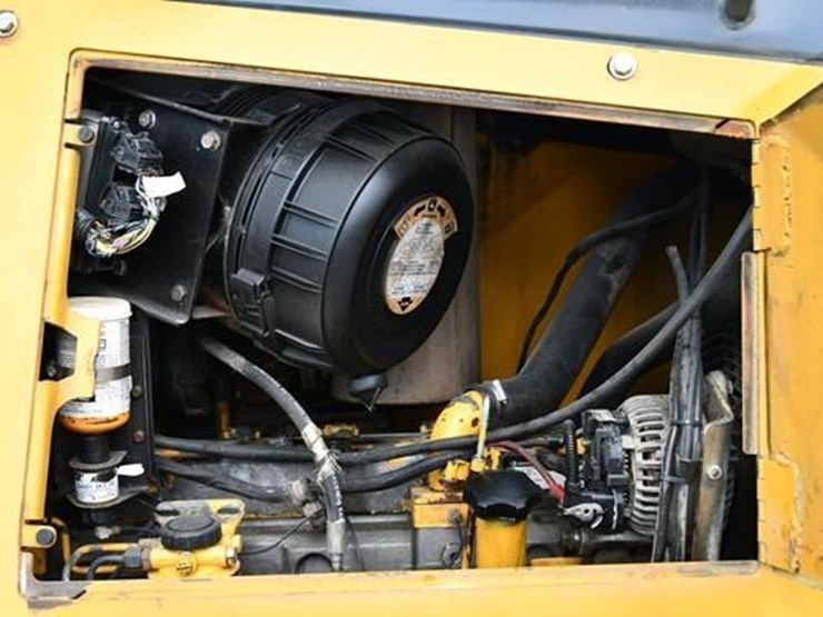 2008-deere-700j-xlt-image-39