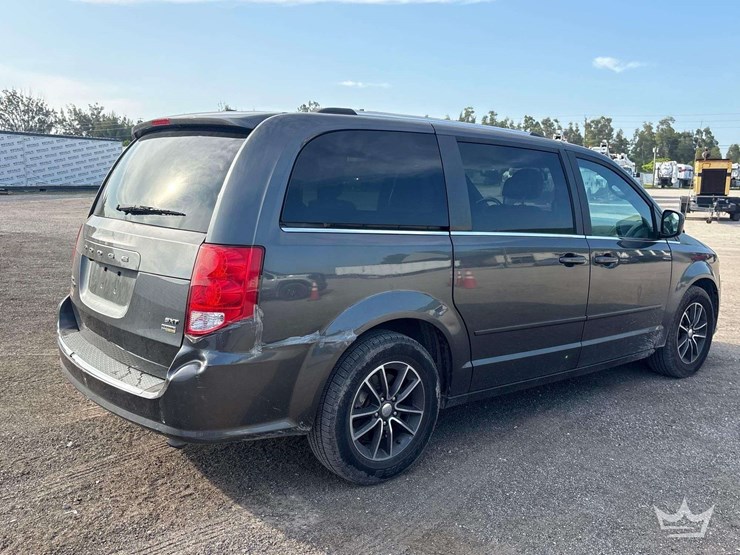 2017-dodge-grand-caravan-image-3