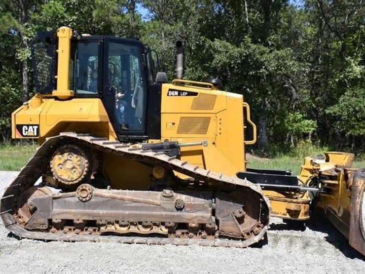 2019-caterpillar-d6n-lgp-image-2