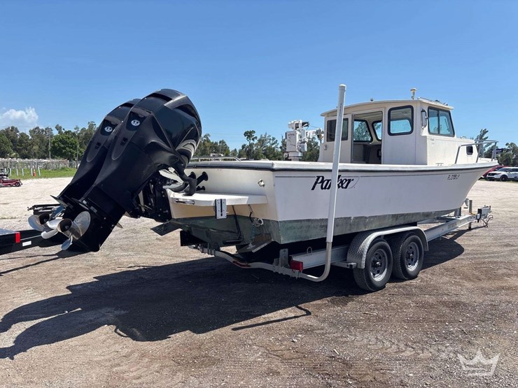 2001-26ft-parker-2520-boat-w/liftmoore-206-2,000lbs-crane-w/-27ft-continental-t/a-boat-trailer-image-3