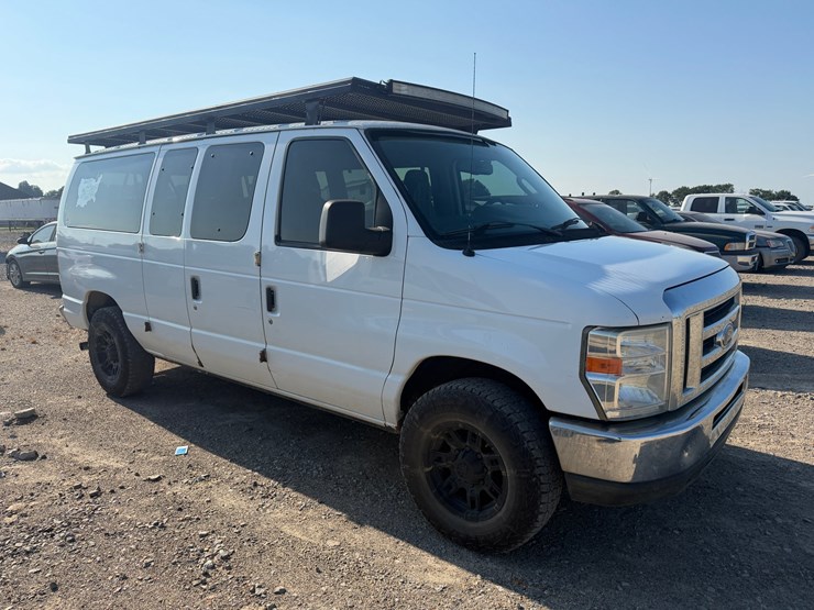 2013-ford-e350-image-2