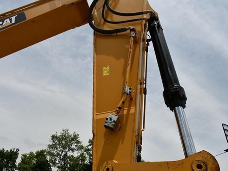 2019-caterpillar-336-image-29