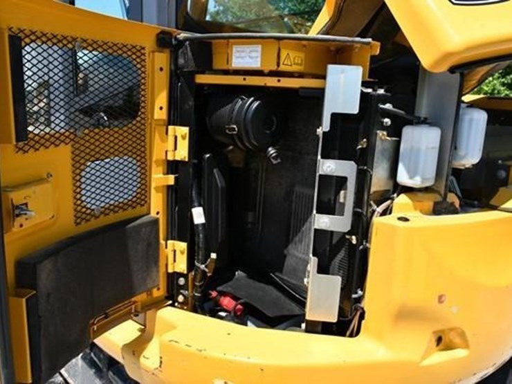 2021-deere-85g-image-11