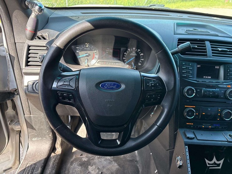 2016-ford-explorer-image-14