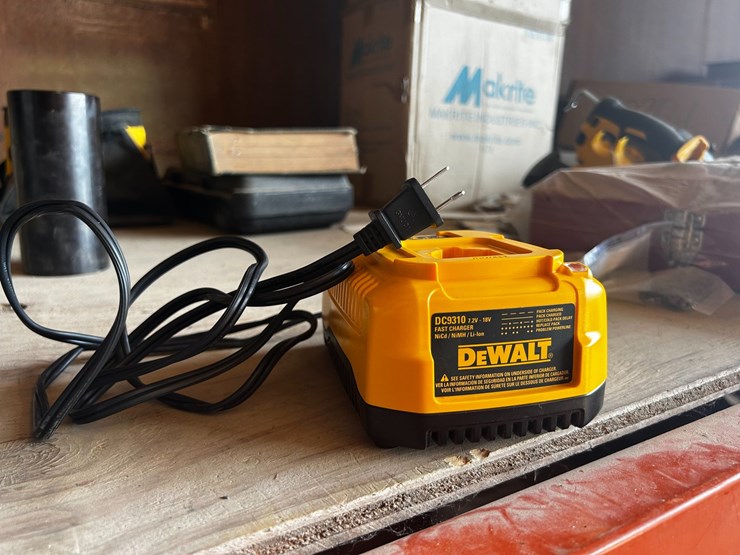 #39134-•-dewalt-cordless-hammer-drill/driver-kit-image-5