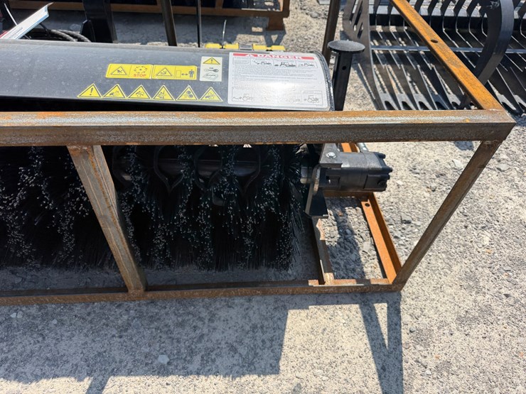 #2071-•-unused-mower-king-ssab72-skid-steer-angle-broom-ssab7226052302h-inv#51833-image-8