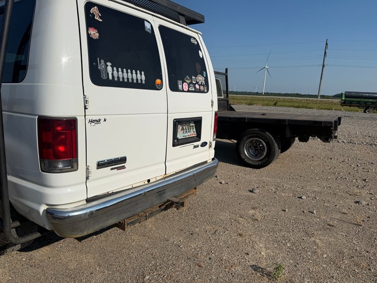 2013-ford-e350-image-19
