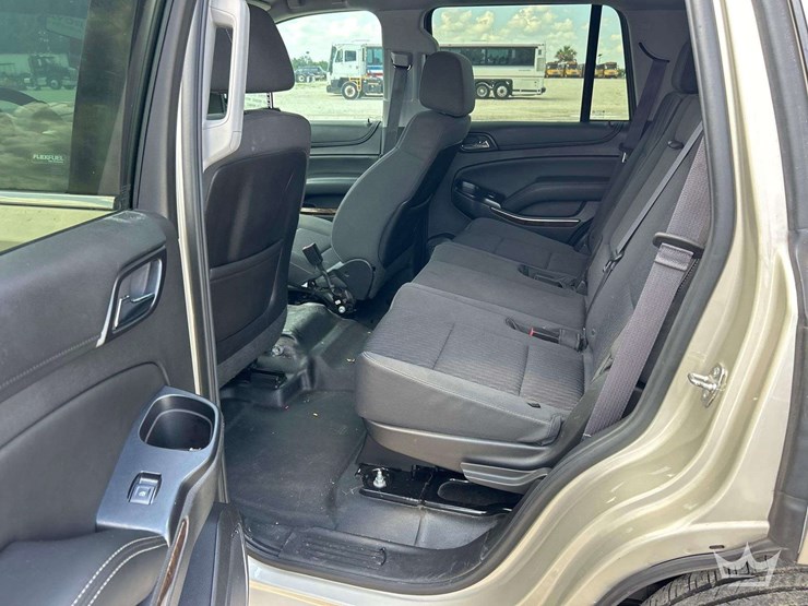 2015-chevrolet-tahoe-image-21