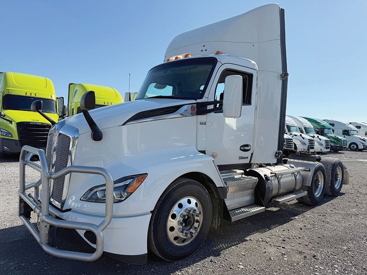 2024-kenworth-t680-image-1