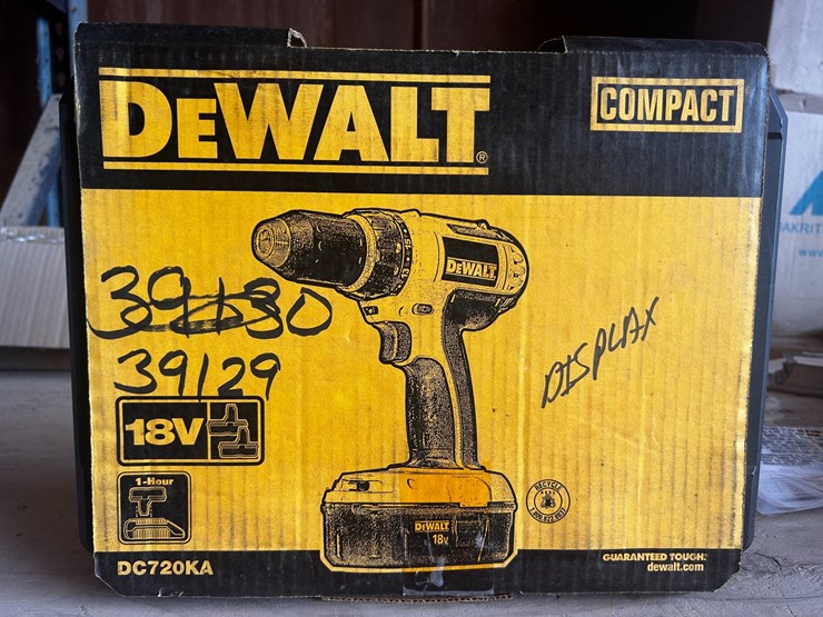 #39129-•-dewalt-cordless-drill-kit-with-case-image-2