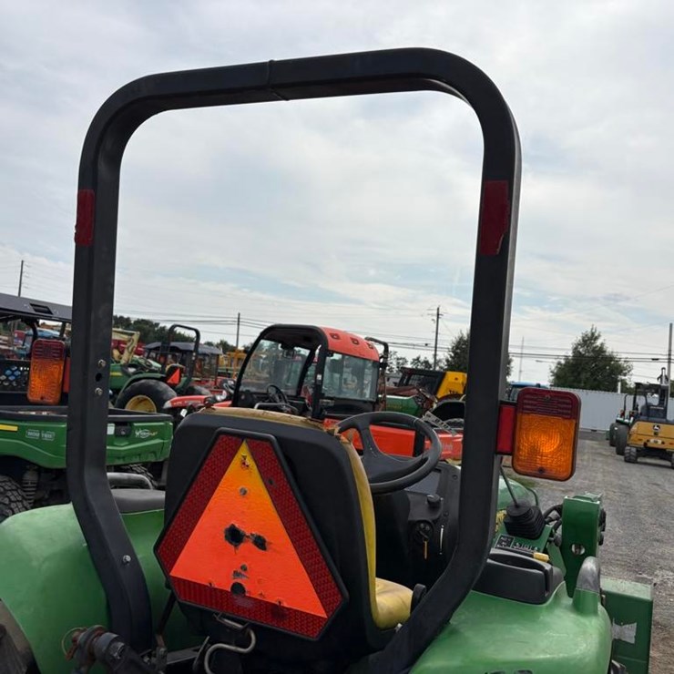 JOHN DEERE 3038E