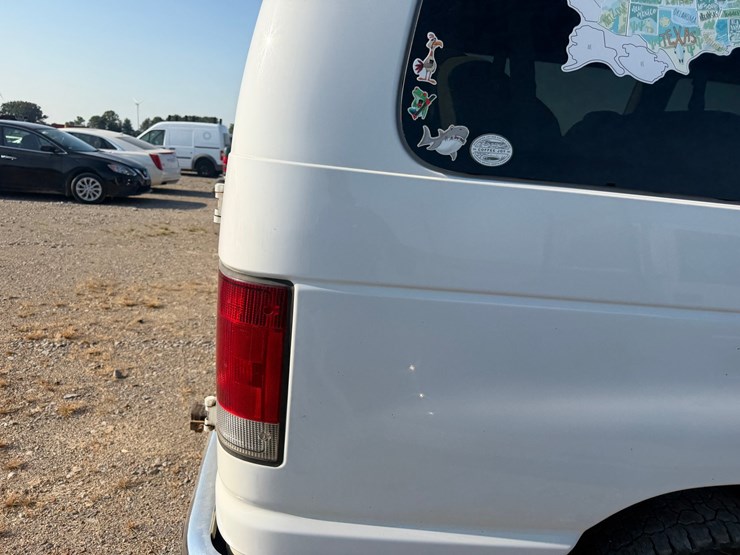 2013-ford-e350-image-55