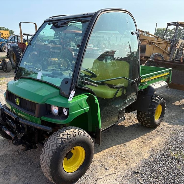 JOHN DEERE GATOR