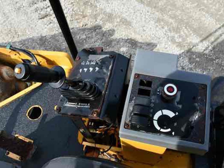 2008-caterpillar-cp56-image-14