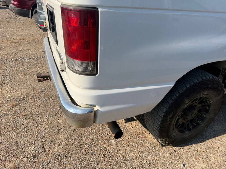 2013-ford-e350-image-54