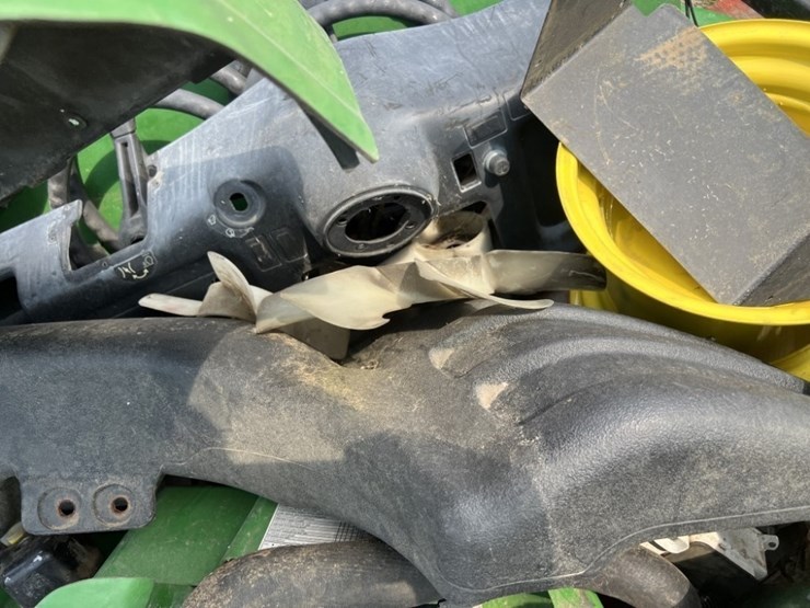 john-deere-gator-image-16