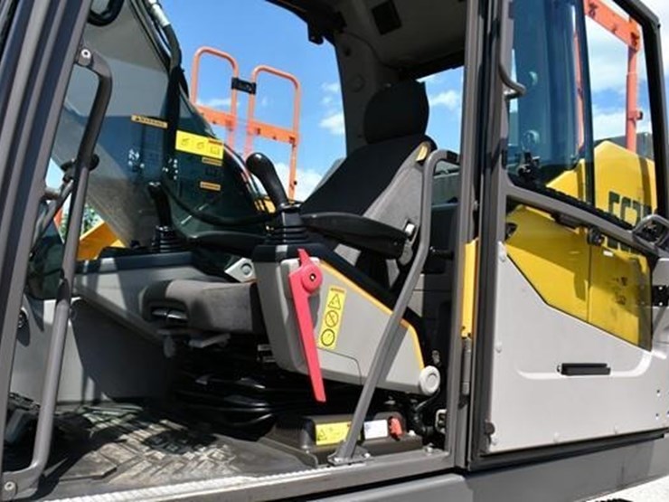 2022-volvo-ec250el-image-22