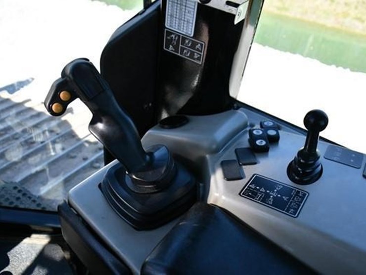 2019-caterpillar-d6n-lgp-image-16