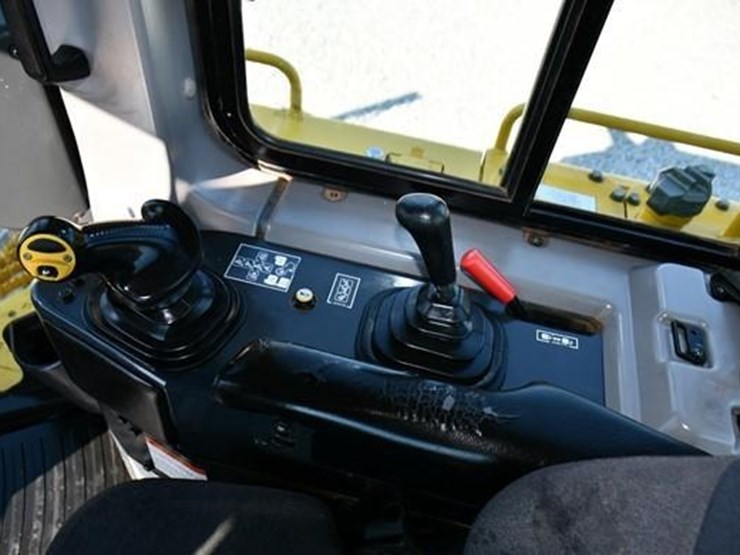 2019-komatsu-d65wx-18-image-23