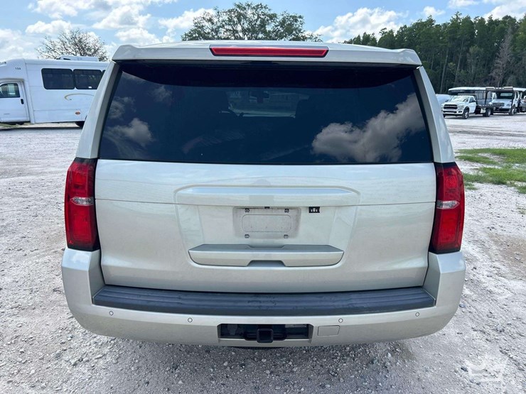 2015-chevrolet-tahoe-image-24