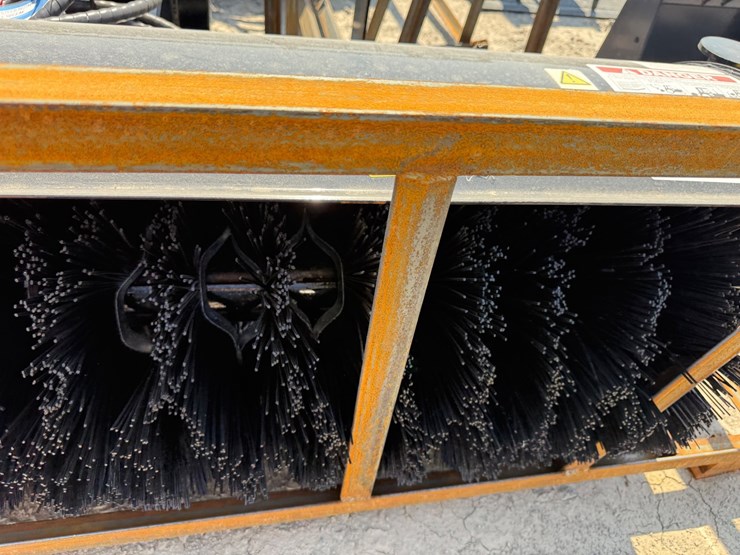 #2070-•-unused-mower-king-ssab72-skid-steer-angle-broom-ssab7226052301h-inv#51834-image-8