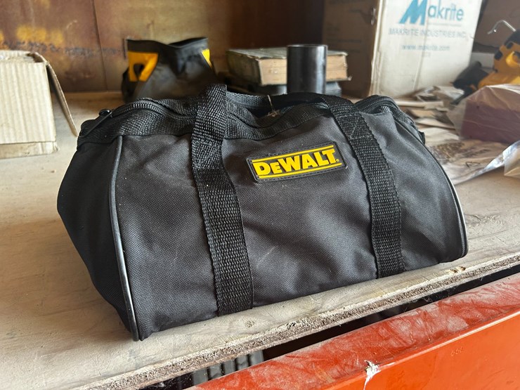 #39130-•-dewalt-18volt-compact-drill-with-driver-kit-image-2