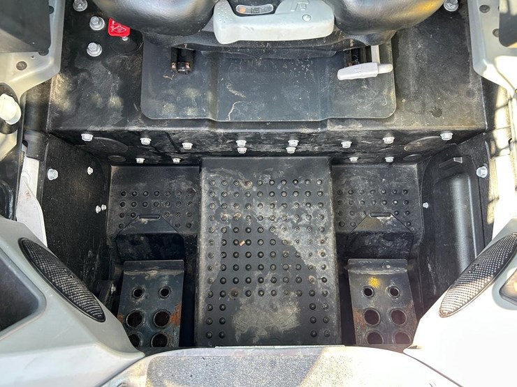 2023-bobcat-s650v2-skid-steer-loader-image-22