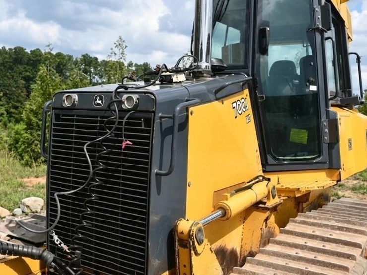 2008-deere-700j-xlt-image-14