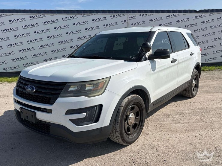 2016-ford-explorer-image-1
