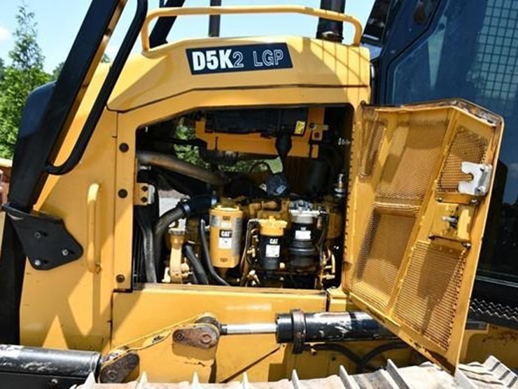 2016-caterpillar-d5k2-lgp-image-6