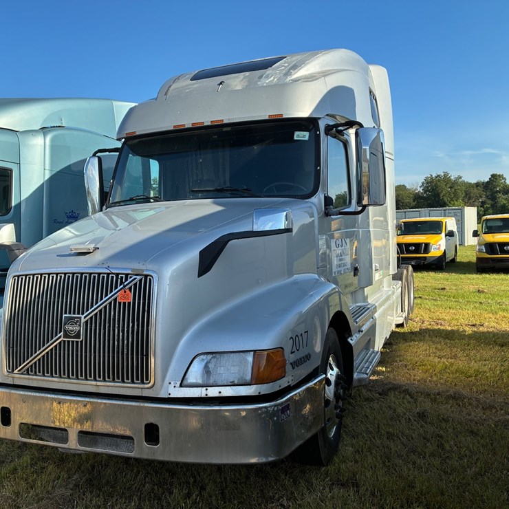 #2425 • 2001 volvo d12