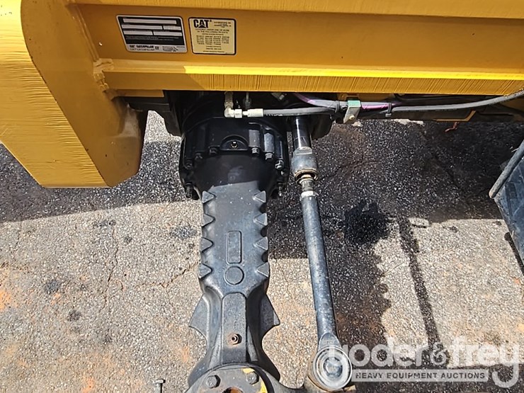 2015-caterpillar-tl943c-image-23