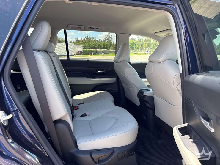 2024-toyota-highlander-image-30