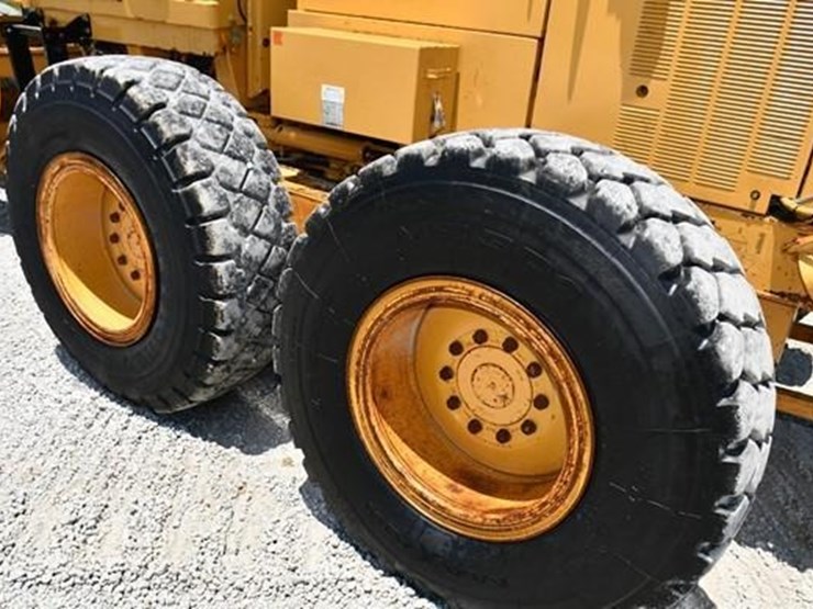 2002-caterpillar-140h-image-10