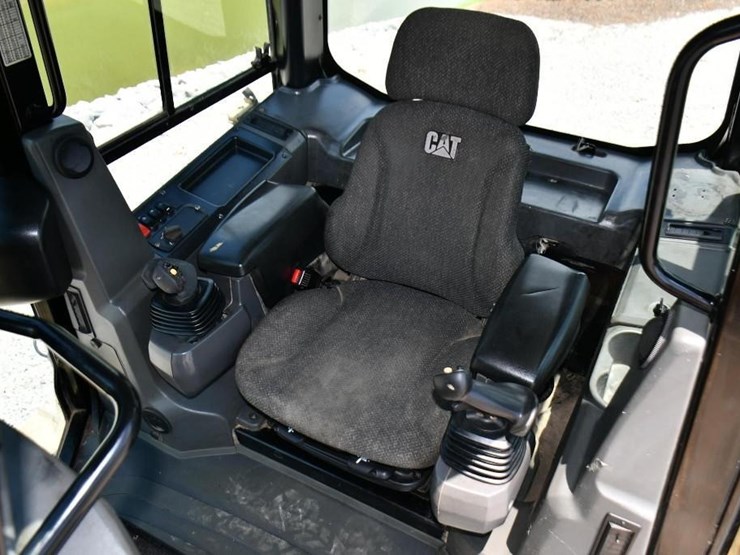 2018-caterpillar-d5k2-lgp-image-18