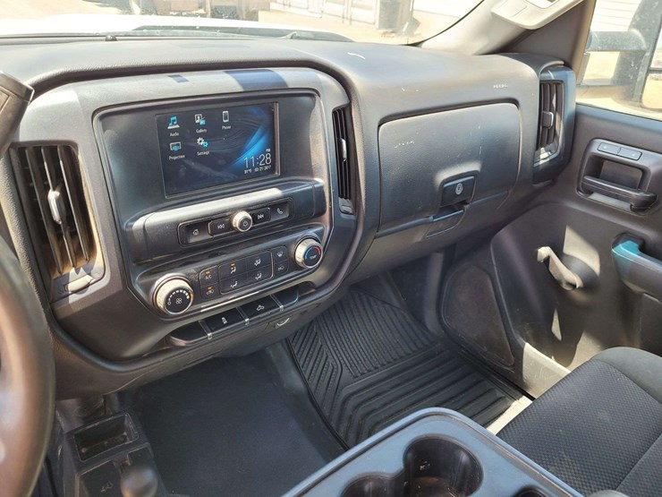 2017-chevrolet-silverado-3500-image-22