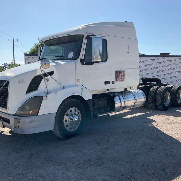 2012 Volvo VNL T/A Sleeper Cab Truck Tractor