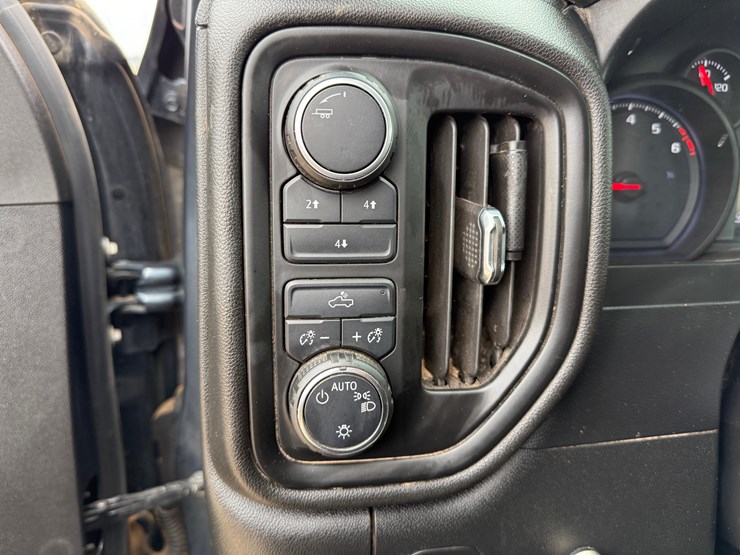2020-chevrolet-silverado-2500hd-image-19