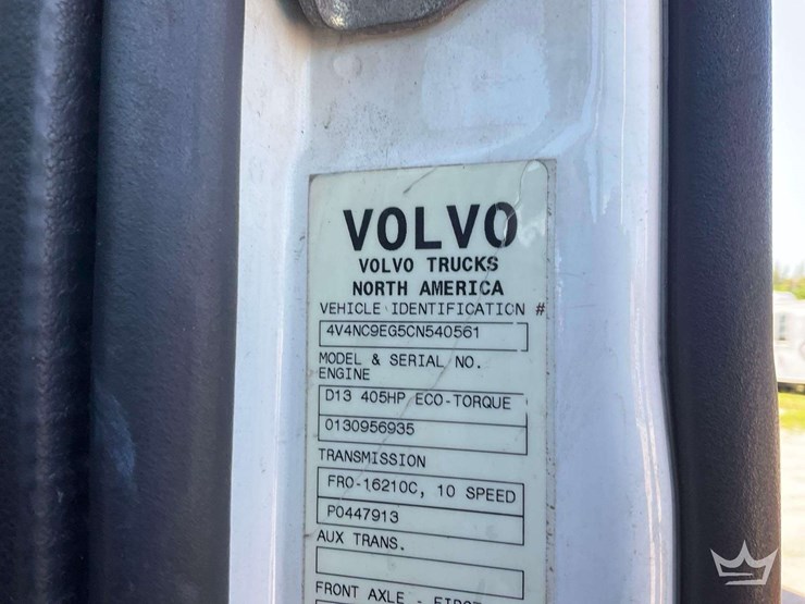 2012-volvo-vnl-t/a-sleeper-cab-truck-tractor-image-7