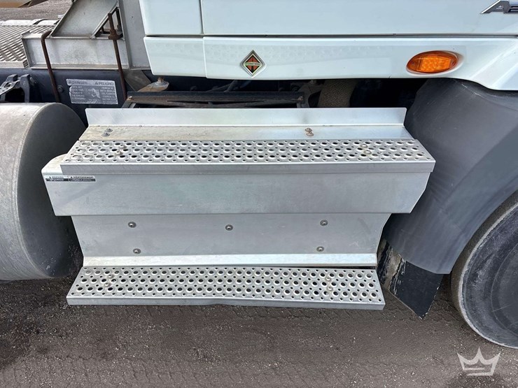 2019-international-rh613-t/a-wet-kit-day-cab-truck-tractor-image-18