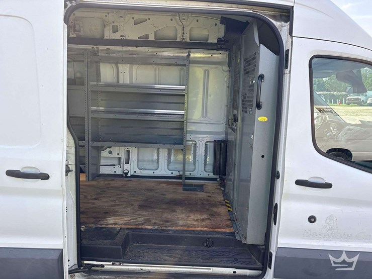 2015-ford-transit-image-22