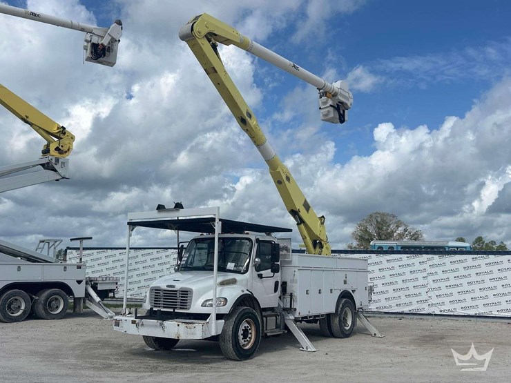 2014-freightliner-m2-106-image-1