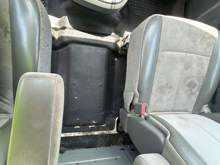 2015-nissan-nv1500-image-22